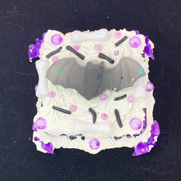 Purple resin trinket box - Picture 3 of 3